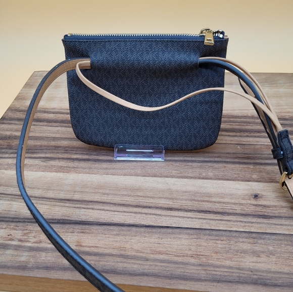 Michael Kors Brown Belt Bag With Adjustable Strap, Gold Finishes, Like New - Picture 3 of 5